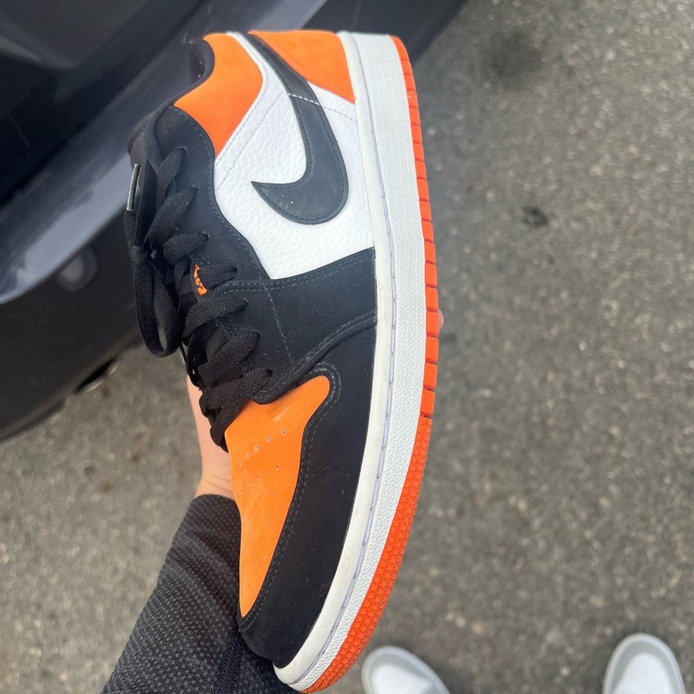 Jordan 1 Low “Shattered Backboard” Size 11. Orange color way.
